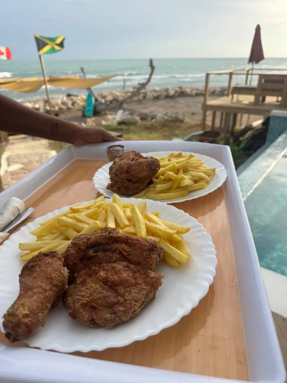 Ki’s on di Beach has several lunch and dinner options.
